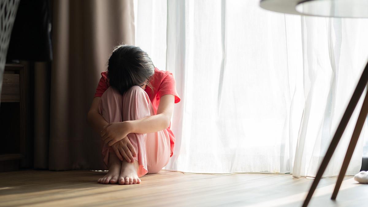 Γονείς κακοποούσαν τα 3 τους παιδιά - τα έσωσε γειτόνισσα που άκουσε τα κλάματά τους